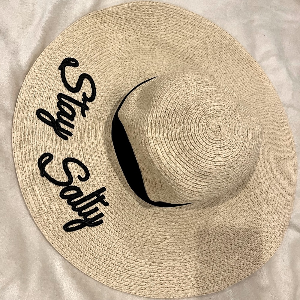 Stay salty beach hat 🏝️✨